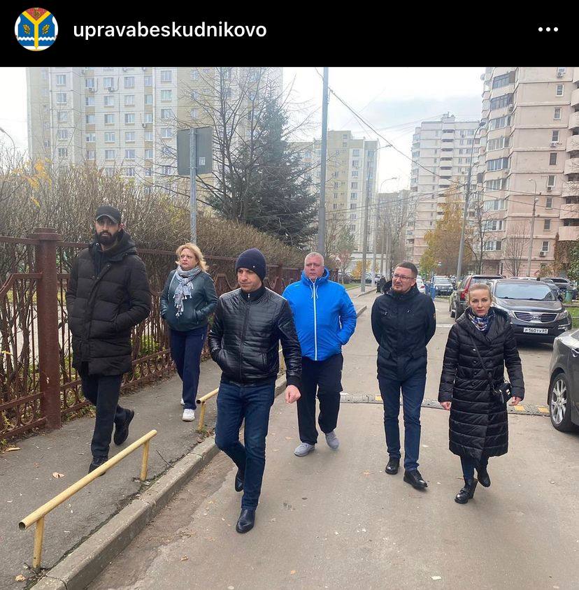 Во дворах на Дубнинской удалят вандальные надписи &#8212; управа